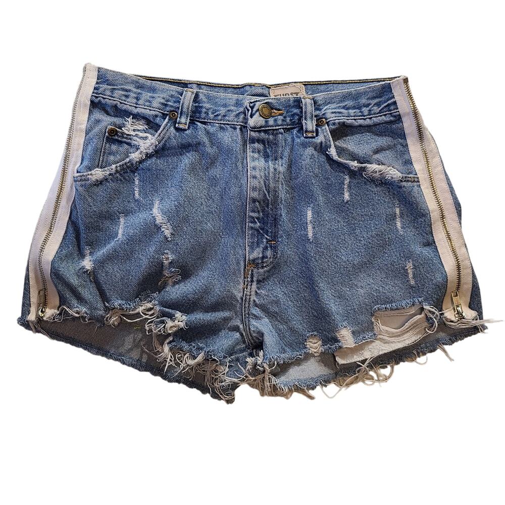 Vintage Levi's Furst Of A Kind High Rise Jean Cut Off Shorts Size 8 /28 2732